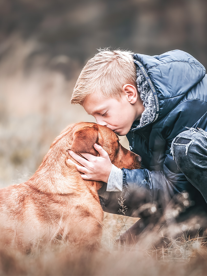 Junge mit Hund